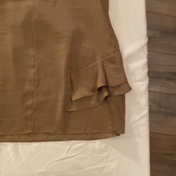 Banana Republic shell tank with ruffle size small - Picture 4 of 5